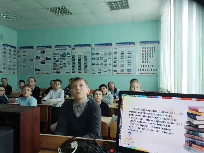 В МБОУ "СОШ №7" прошли классные часы посвящённые 21 февраля - Международному дню родного языка