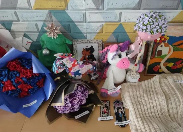 В МБОУ "СОШ №7" прошла выставка творческих проектных работ по технологии учениц 9-х классов