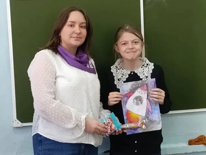 Награждение участников конкурса рисунков среди учащихся 4 класса «Первые в космосе» приуроченного ко Дню космонавтики