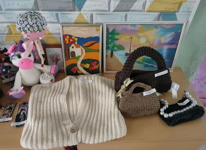 В МБОУ "СОШ №7" прошла выставка творческих проектных работ по технологии учениц 9-х классов