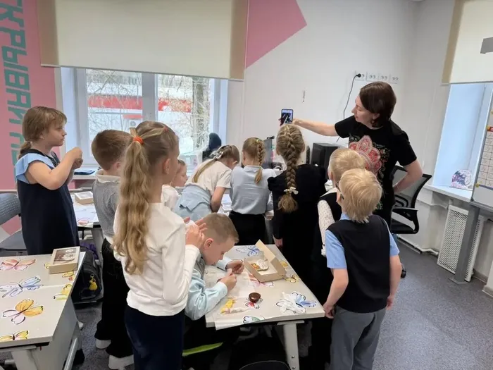 В МБОУ "СОШ №7" у "Орлят" нашей школы прошли тематические уроки: погружаемся в традиции Светлой Пасхи