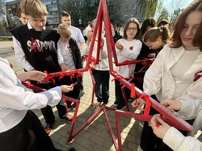 Утренняя линейка, посвящённая Дню Победы