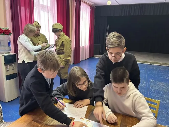 Мальчики 6 класса МБОУ "СОШ №7" приняли участие в муниципальном информационно‑игровом мероприятии «Армейский код»