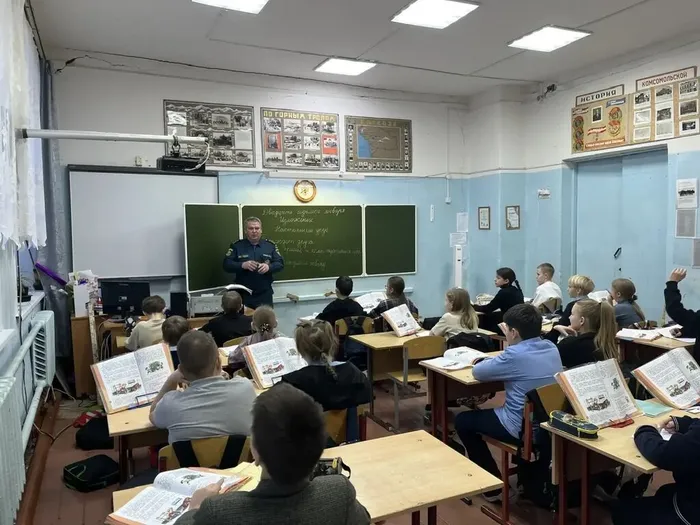 27.01.2026 года в&nbsp;МБОУ «СОШ №7» с учащимися школы проведены беседы на тему: «Безопасность на льду в зимний период»