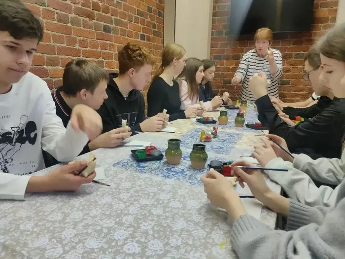 учащиеся 10 А класса МБОУ «СОШ №7» сегодня посетили Музей «Игрушкин дом»