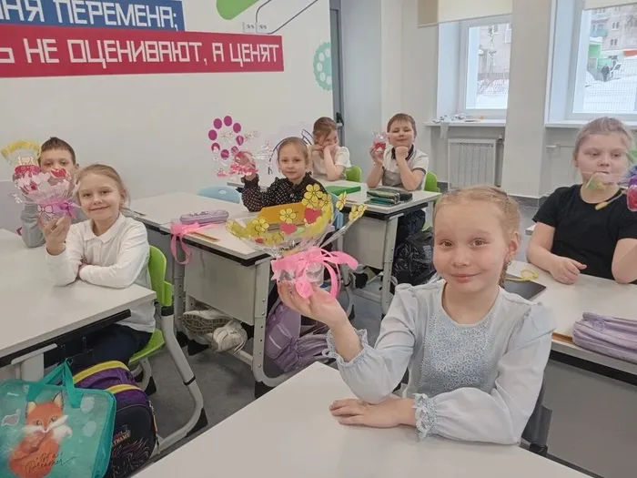 8 Марта "Орлята" с гордостью поздравили своих учителей,мам, бабушек