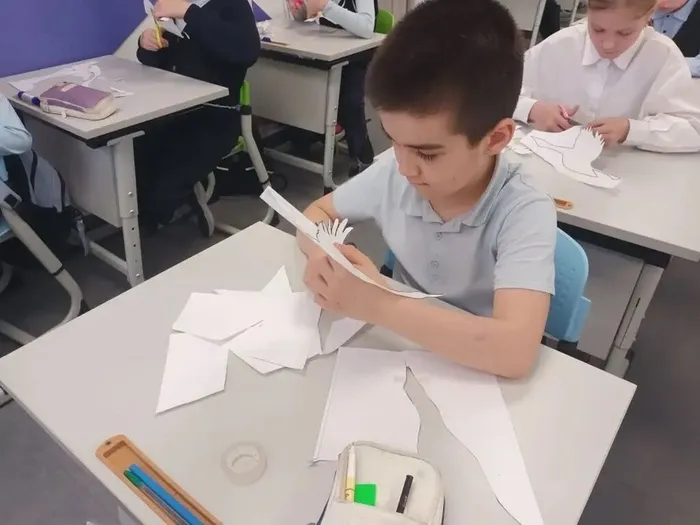 Фото - Мы украшаем школу к 9 Мая