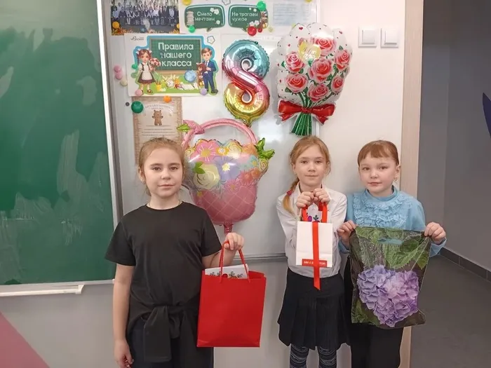 8 Марта "Орлята" с гордостью поздравили своих учителей,мам, бабушек