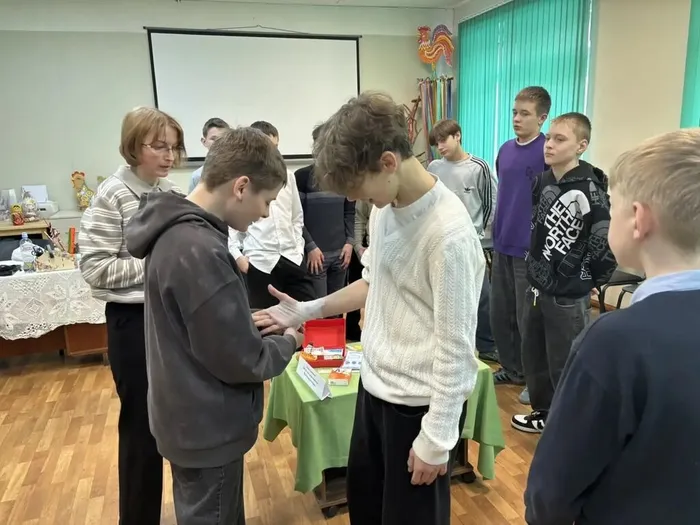 Мальчики 6 класса МБОУ "СОШ №7" приняли участие в муниципальном информационно‑игровом мероприятии «Армейский код»