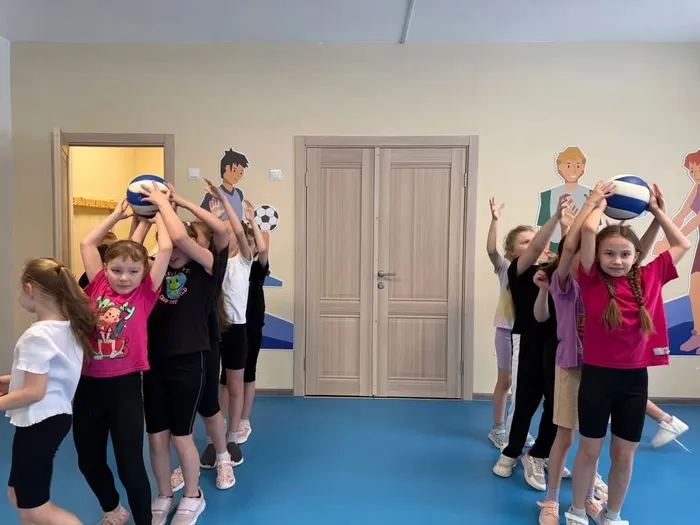 8 Марта "Орлята" с гордостью поздравили своих учителей,мам, бабушек