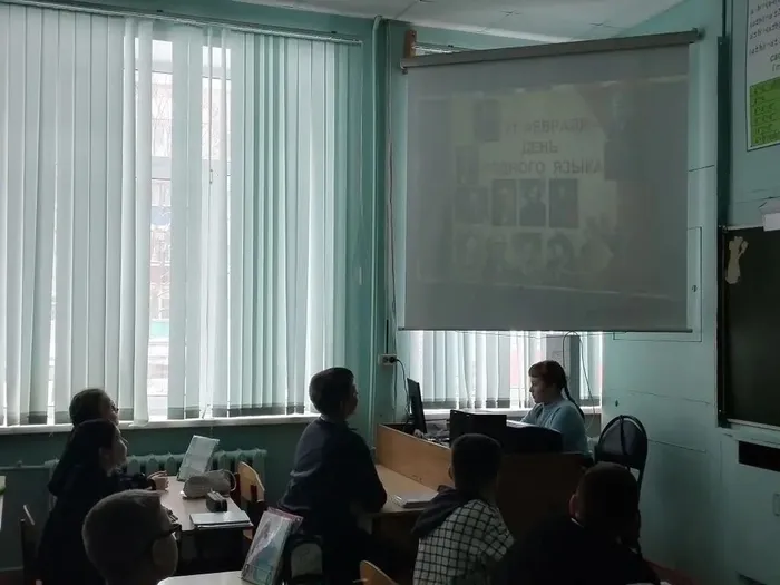 В МБОУ "СОШ №7" прошли классные часы посвящённые 21 февраля - Международному дню родного языка