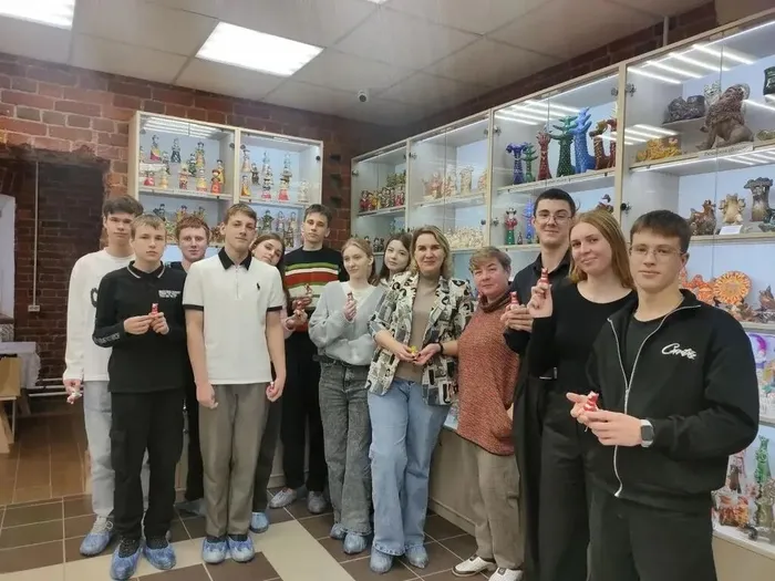 учащиеся 10 А класса МБОУ «СОШ №7» сегодня посетили Музей «Игрушкин дом»