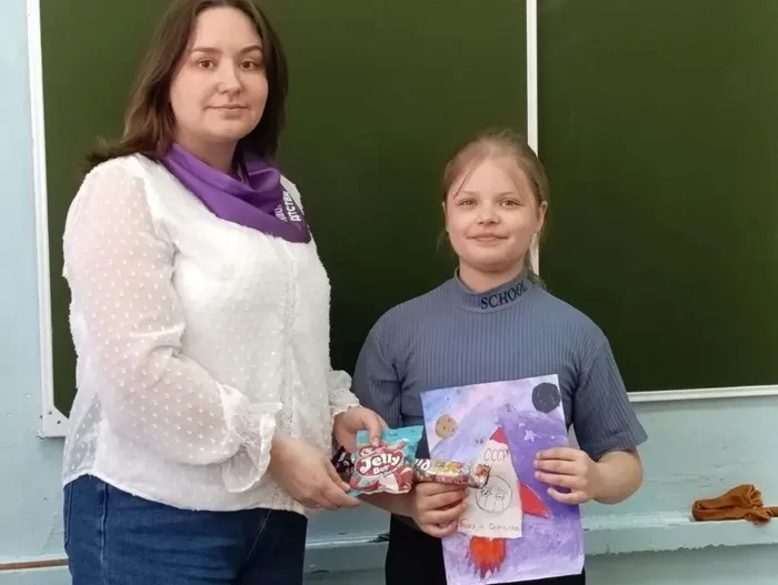 Награждение участников конкурса рисунков среди учащихся 4 класса «Первые в космосе» приуроченного ко Дню космонавтики