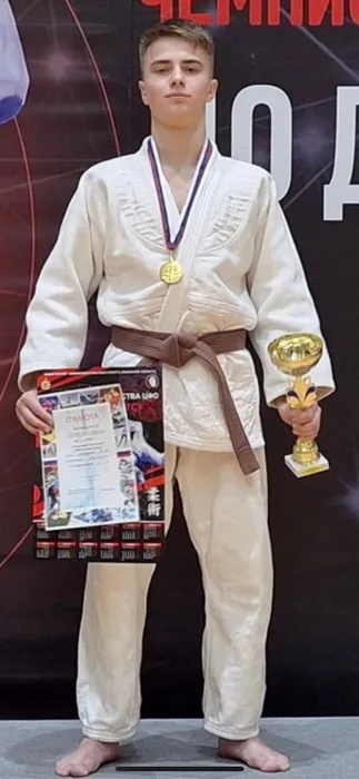 Учащийся 10Б класса МБОУ "СОШ №7" Табольский Никита стал серебряным призером в Первенстве России по джиу-джитсу