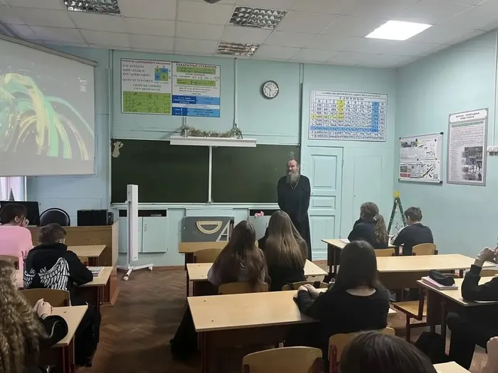 Встреча учащихся школы с настоятелем Преображенской (Пятницкой) церкви о.Владимиром