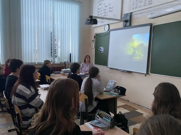 Киноуроки с учащимися 7-х классов школы на тему "День воинской славы России"