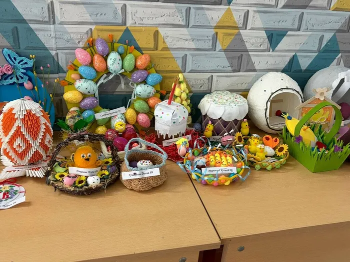 В&nbsp;преддверии светлого праздника Пасхи в МБОУ "СОШ №7" проходит выставка творческих работ учащихся