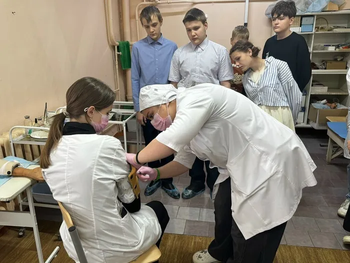 Для учащихся школы МБОУ СОШ 7 в ВМК было организовано практическое занятие «Профессия-забота»