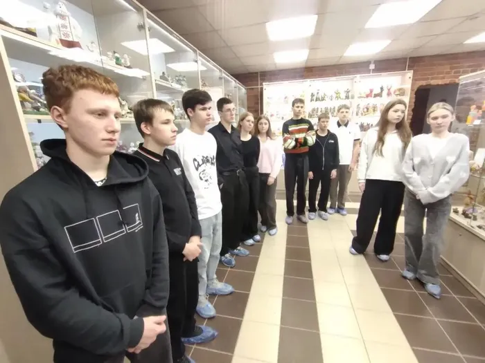 учащиеся 10 А класса МБОУ «СОШ №7» сегодня посетили Музей «Игрушкин дом»