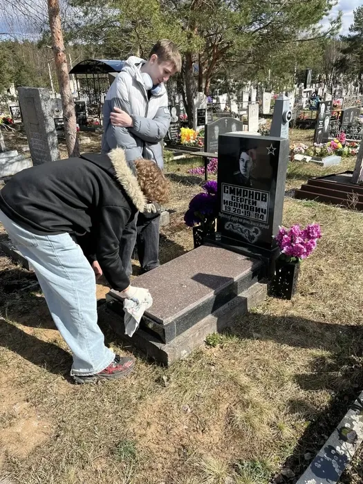 01.05.2026 активисты школы провели уборку захоронений героев Советского союза