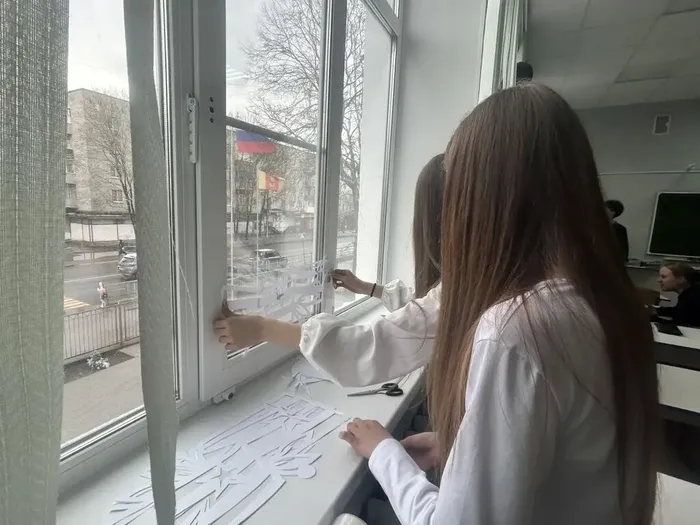 Учащиеся МБОУ "СОШ №7" продолжают принимать активное участие во Всероссийской акции «Окна Победы»