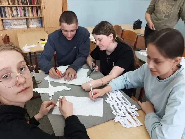 Учащиеся МБОУ "СОШ №7" продолжают принимать активное участие во Всероссийской акции «Окна Победы»