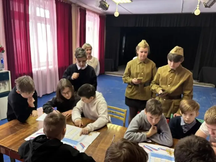 Мальчики 6 класса МБОУ "СОШ №7" приняли участие в муниципальном информационно‑игровом мероприятии «Армейский код»