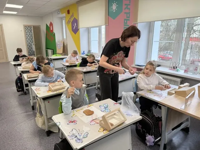 В МБОУ "СОШ №7" у "Орлят" нашей школы прошли тематические уроки: погружаемся в традиции Светлой Пасхи