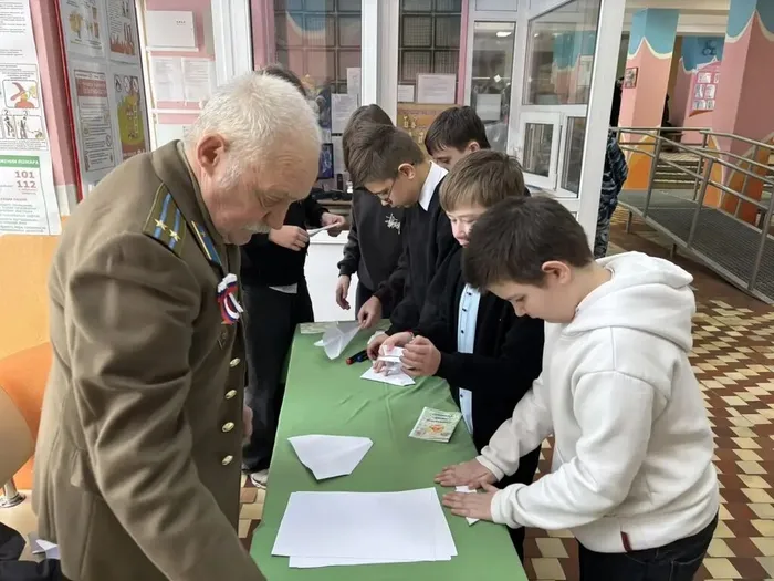 Мальчики 6 класса МБОУ "СОШ №7" приняли участие в муниципальном информационно‑игровом мероприятии «Армейский код»