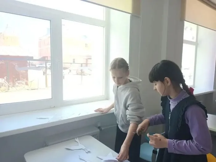 Фото - Мы украшаем школу к 9 Мая