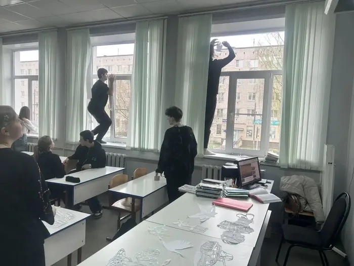 Учащиеся МБОУ "СОШ №7" продолжают принимать активное участие во Всероссийской акции «Окна Победы»