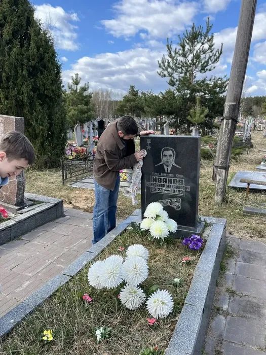 01.05.2026 активисты школы провели уборку захоронений героев Советского союза