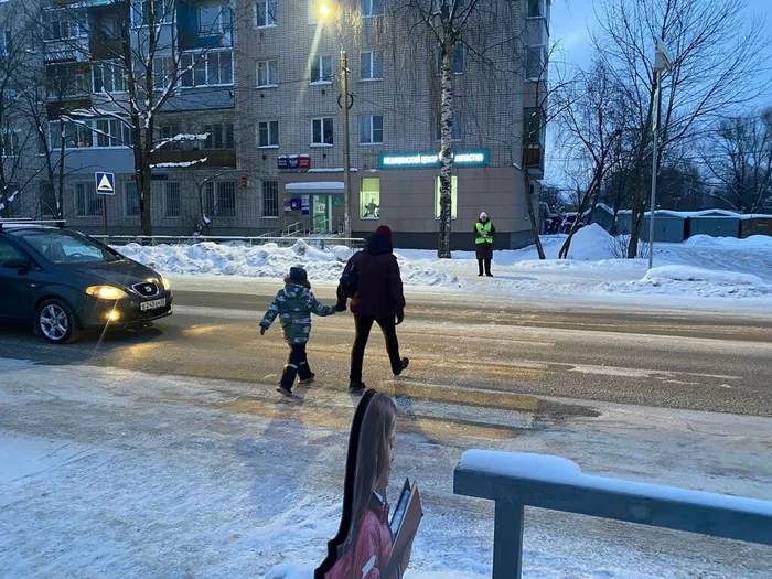 Фото - МБОУ «СОШ №7» продолжала акцию "Я заметен на дороге"