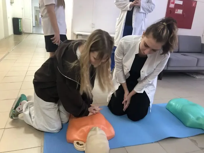 21-23.11.2025 ученицы нашей школы приняли участие в соревновании санитарных постов