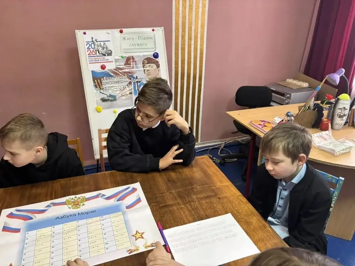 Мальчики 6 класса МБОУ "СОШ №7" приняли участие в муниципальном информационно‑игровом мероприятии «Армейский код»