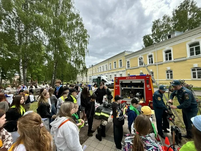 Фото - Воспитанники пришкольного лагеря МБОУ «СОШ №7» побывали на празднике «День защиты детей»