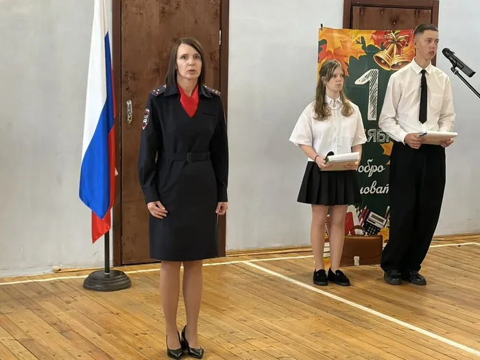 В МБОУ "СОШ №7" прошла торжественная линейка посвящённая 1 Сентября и Году единства народов России