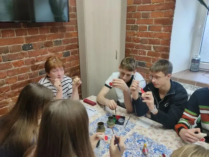 учащиеся 10 А класса МБОУ «СОШ №7» сегодня посетили Музей «Игрушкин дом»