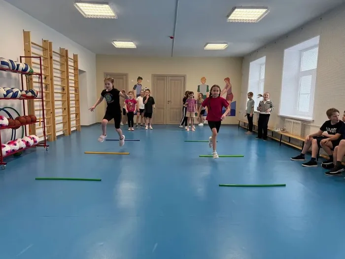 8 Марта "Орлята" с гордостью поздравили своих учителей,мам, бабушек