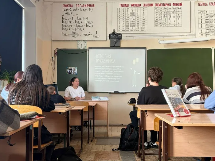 В МБОУ "СОШ №7" с учащимися школы прошёл лекторий  в рамках Международного дня театра