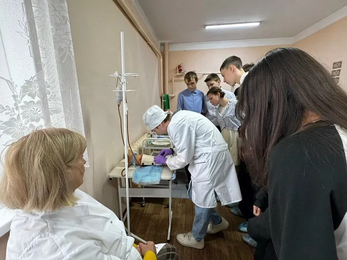 Для учащихся школы МБОУ СОШ 7 в ВМК было организовано практическое занятие «Профессия-забота»