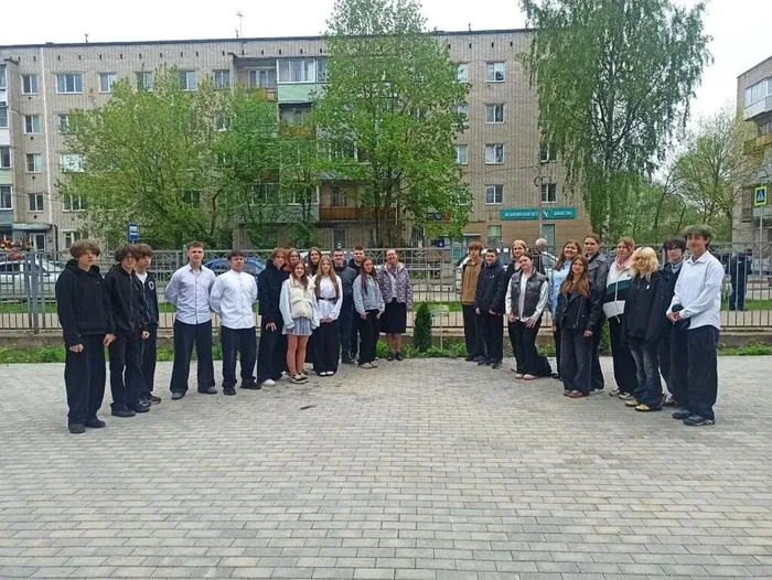 Туи в подарок школе: 9‑е классы внесли вклад в зелёное будущее