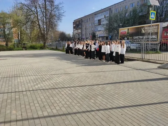 Утренняя линейка, посвящённая Дню Победы