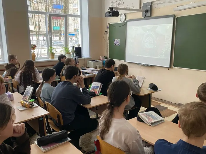 В МБОУ "СОШ №7" прошёл показ документального фильма "Звезда по имени Гагарин"