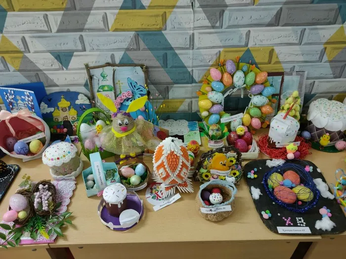 В&nbsp;преддверии светлого праздника Пасхи в МБОУ "СОШ №7" проходит выставка творческих работ учащихся