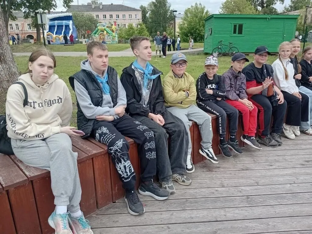 Фото - Воспитанники пришкольного лагеря МБОУ «СОШ №7» побывали на празднике «День защиты детей»