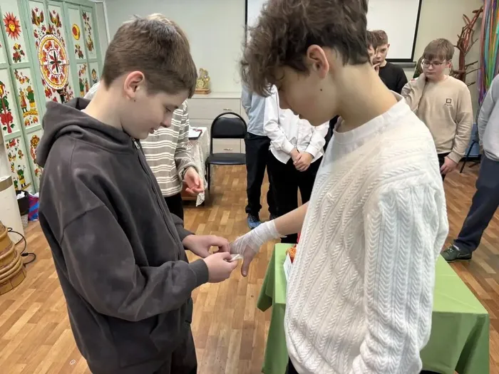 Мальчики 6 класса МБОУ "СОШ №7" приняли участие в муниципальном информационно‑игровом мероприятии «Армейский код»