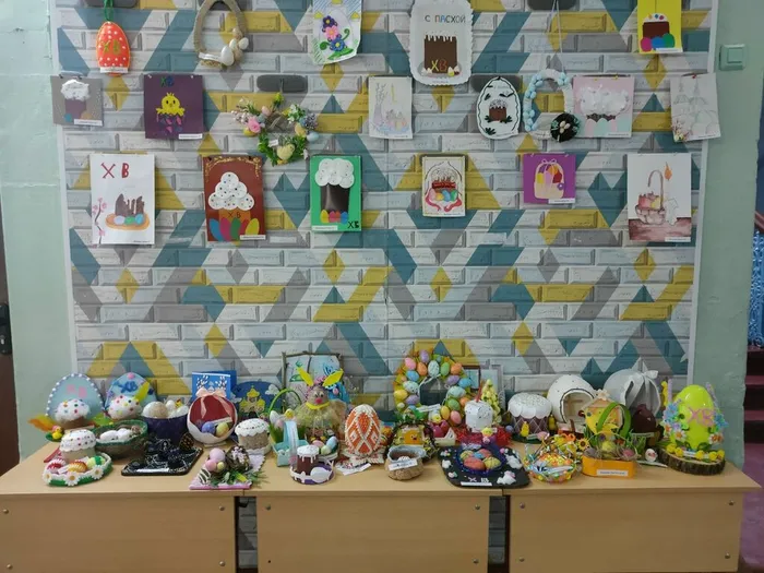 В&nbsp;преддверии светлого праздника Пасхи в МБОУ "СОШ №7" проходит выставка творческих работ учащихся