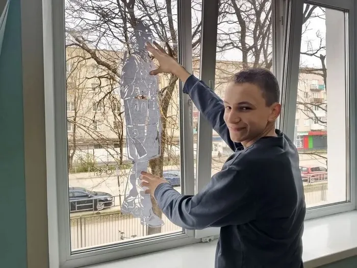 Учащиеся МБОУ "СОШ №7" продолжают принимать активное участие во Всероссийской акции «Окна Победы»