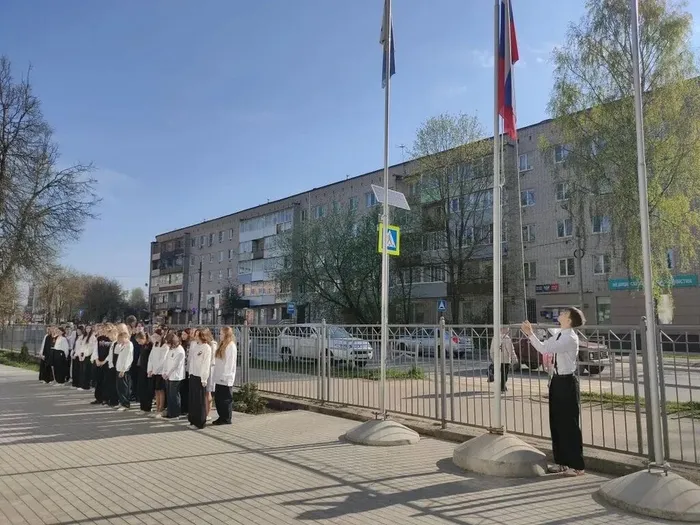 Утренняя линейка, посвящённая Дню Победы
